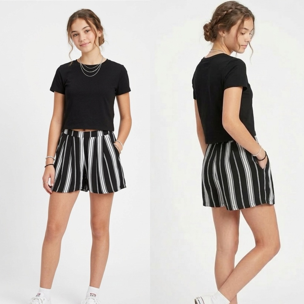 Hollister Black And White Striped Light Weight Culotte Shorts — Size XS